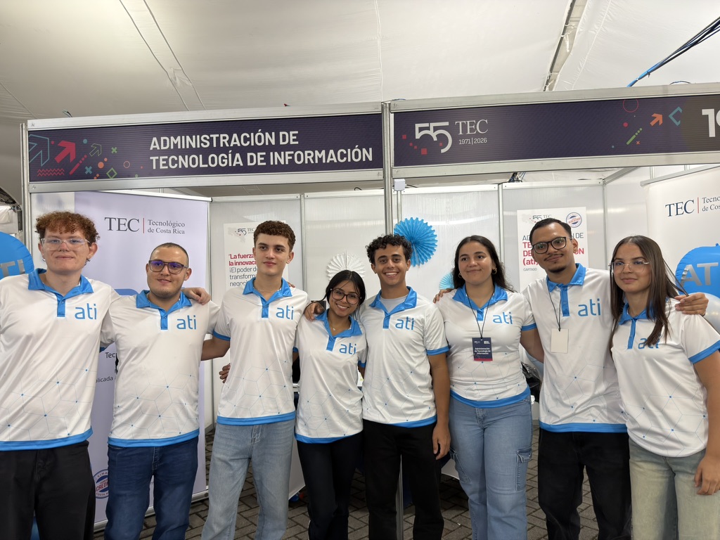 Representación estudiantil en un acto oficial del TEC